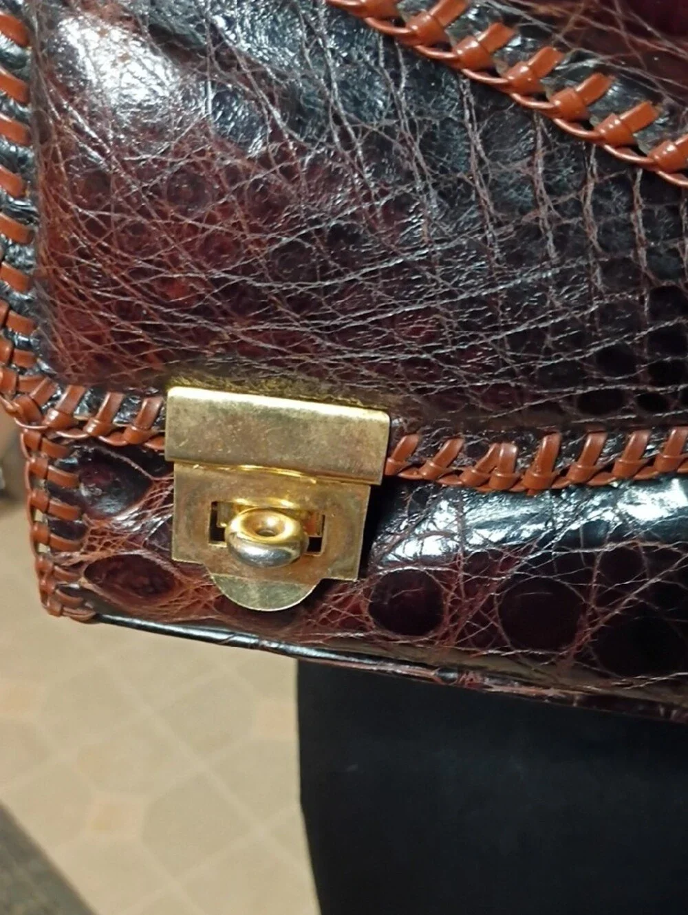Vintage Croc-Embossed Leather Adjustable Shoulder Bag in Deep Brown